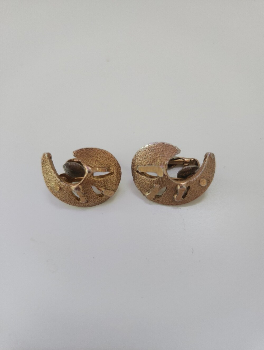 Vintage Gold Tone Crescent Clip On Earrings Abstract Modernist Textured